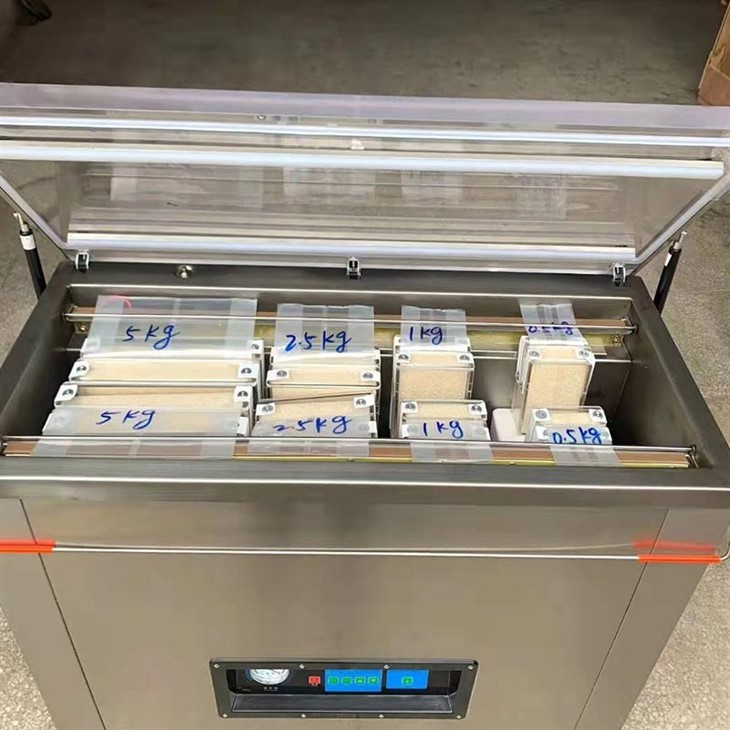 Rice brick vacuum packaging machine3