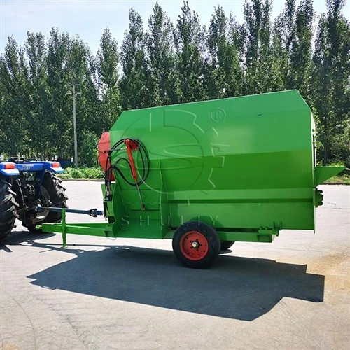Wagon miksujący karmę